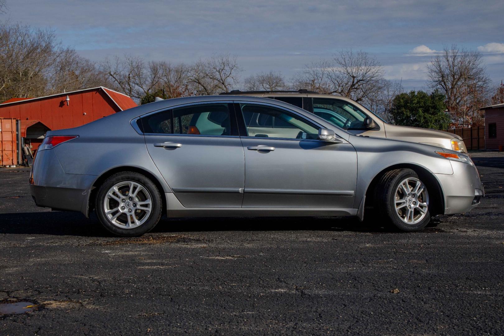 2010 SILVER ACURA TL 5-Speed AT (19UUA8F2XAA) with an 3.5L V6 SOHC 24V engine, 5-SPEED AUTOMATIC transmission, located at 420 E. Kingsbury St., Seguin, TX, 78155, (830) 401-0495, 29.581060, -97.961647 - Photo#3